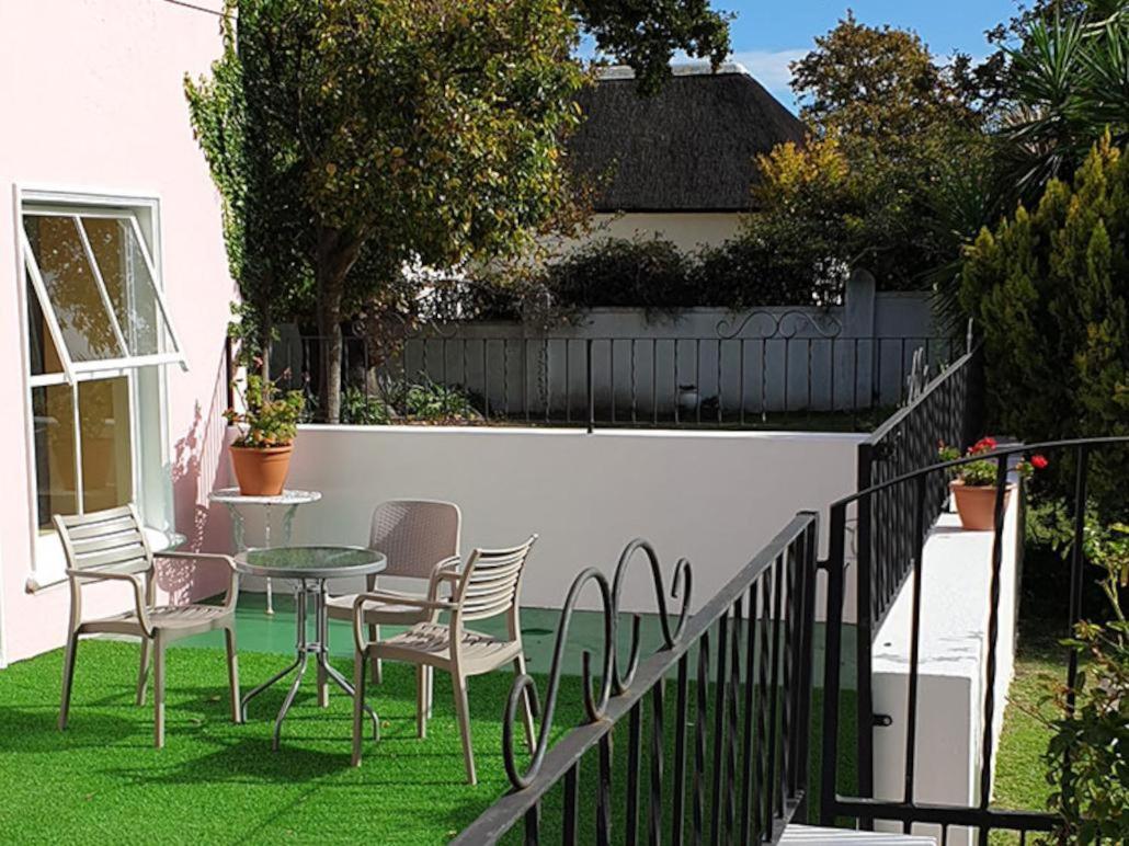 Auberge La Dauphine Guest House Franschhoek Exterior foto